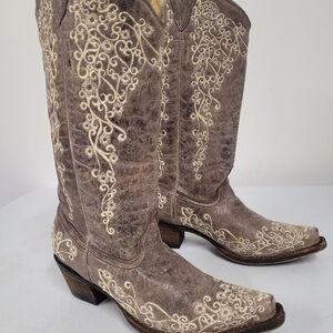 Corral Distressed Embroidered Leather Western Heeled Boots Like New.